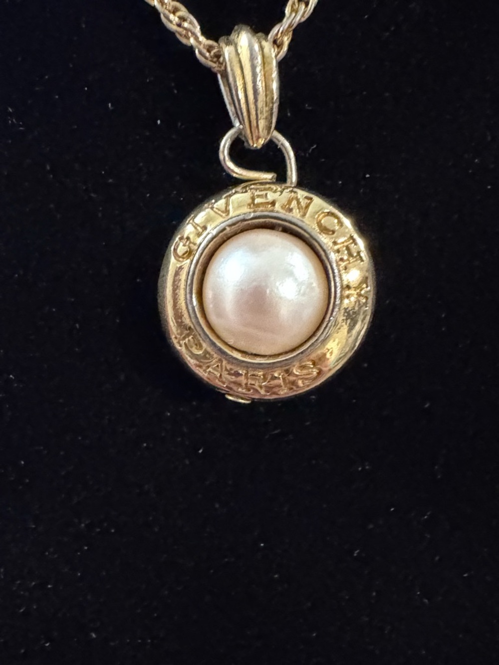 Givenchy Vintage Pearl Pendant necklace with COA - Picture 5 of 7